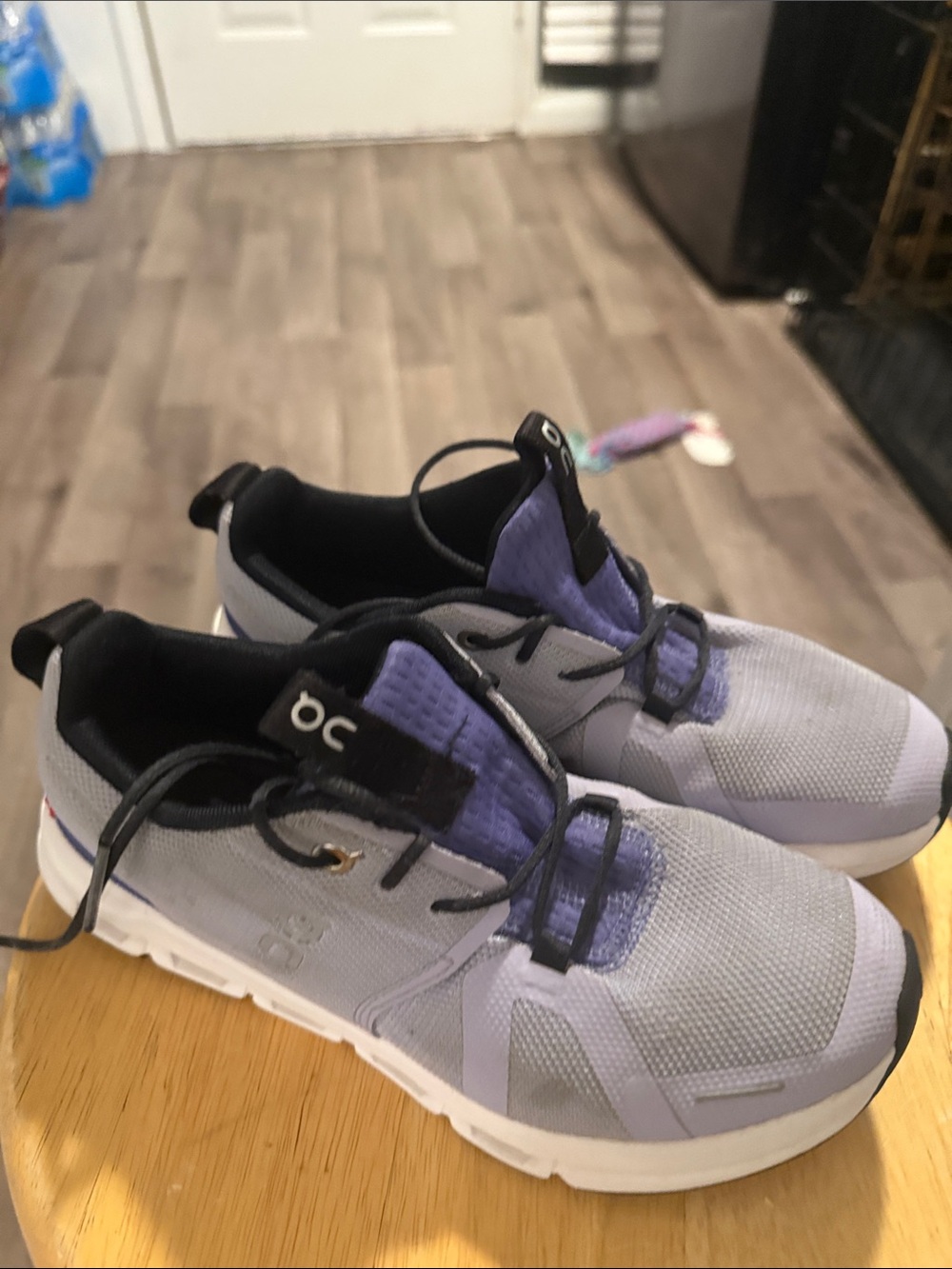 On Cloud Womens Lightweight Sneakers in Light Gray & Lavender